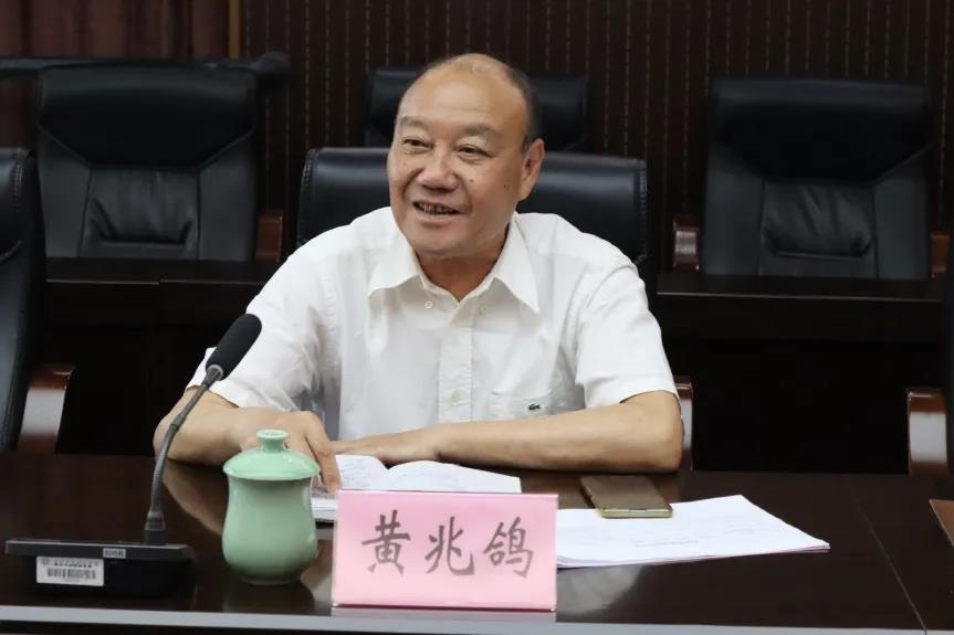 黄兆鸽.webp.jpg